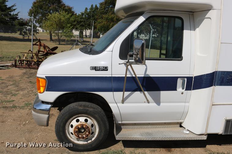 image for item DB9387 2003 Ford E350 Super Duty shuttle bus