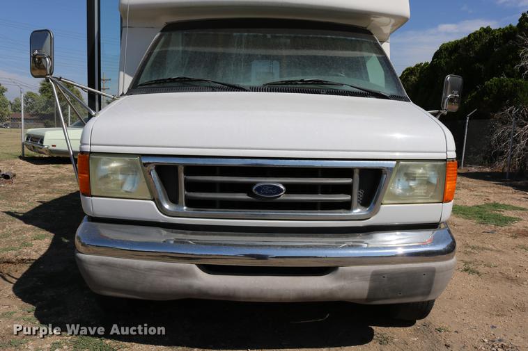 image for item DB9387 2003 Ford E350 Super Duty shuttle bus