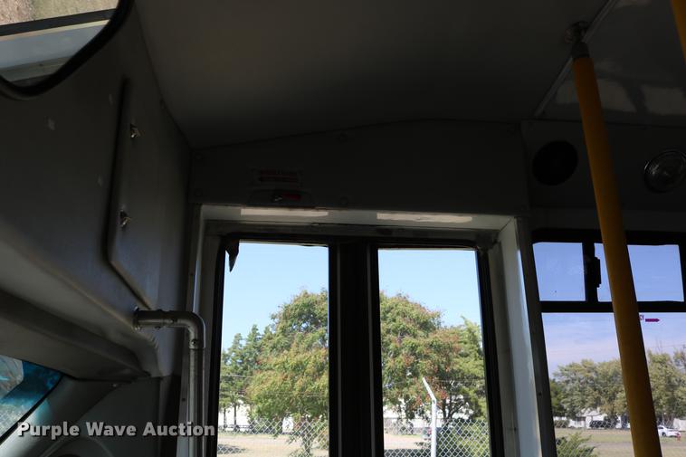 image for item DB9387 2003 Ford E350 Super Duty shuttle bus