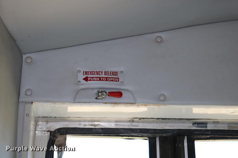 image for item DB9387 2003 Ford E350 Super Duty shuttle bus