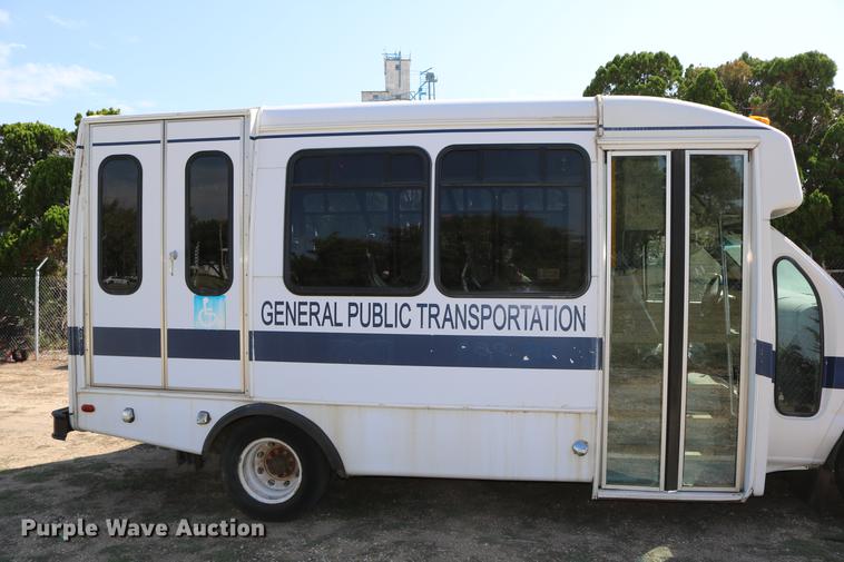 image for item DB9387 2003 Ford E350 Super Duty shuttle bus