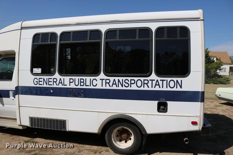 image for item DB9387 2003 Ford E350 Super Duty shuttle bus