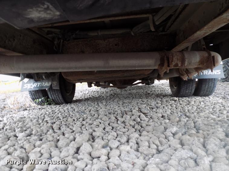 image for item DC4985 2005 Ford E450 Super Duty shuttle bus