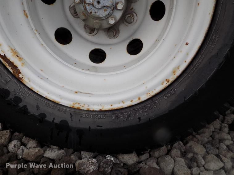 image for item DC4985 2005 Ford E450 Super Duty shuttle bus