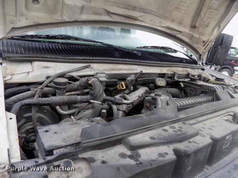 image for item DC4985 2005 Ford E450 Super Duty shuttle bus