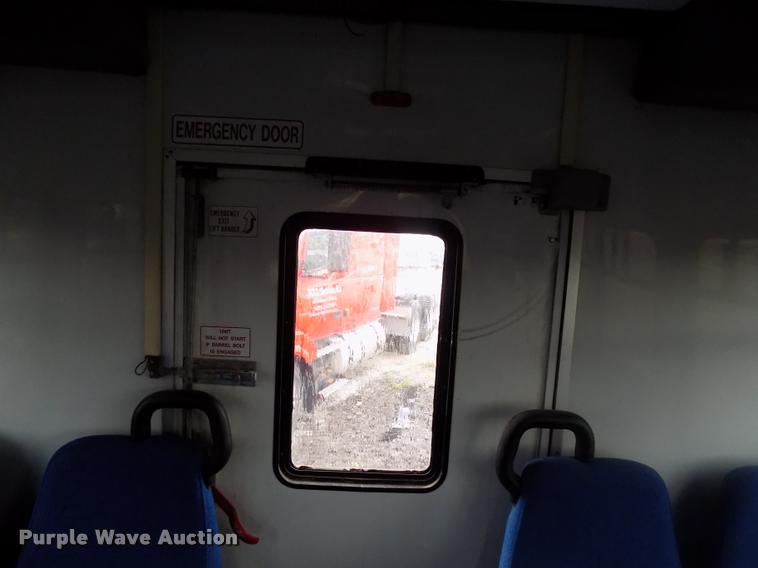 image for item DC4985 2005 Ford E450 Super Duty shuttle bus