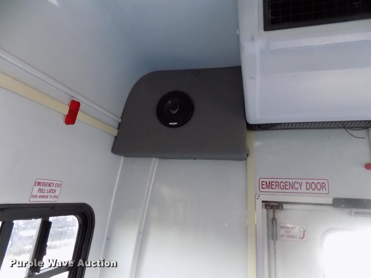 image for item DC4985 2005 Ford E450 Super Duty shuttle bus