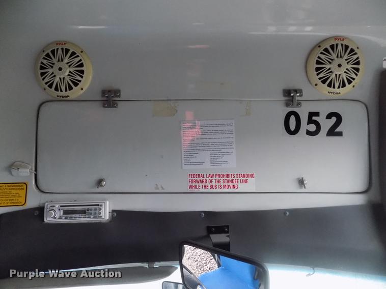 image for item DC4985 2005 Ford E450 Super Duty shuttle bus