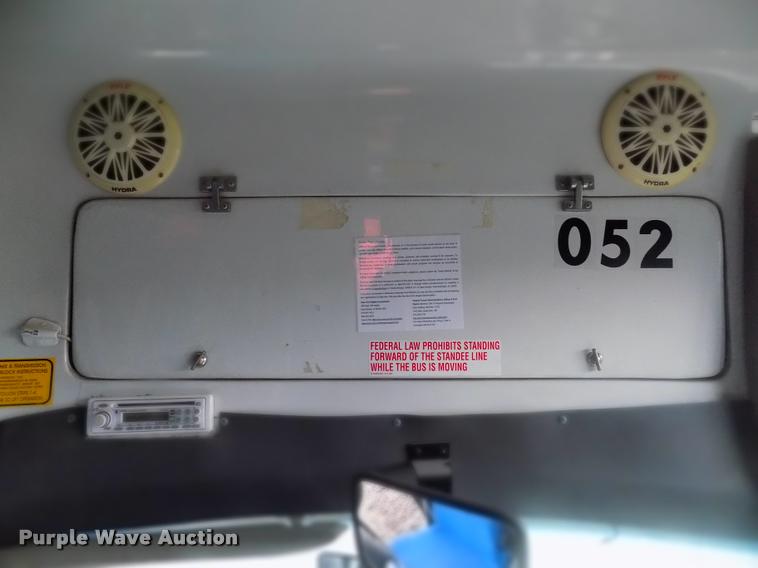 image for item DC4985 2005 Ford E450 Super Duty shuttle bus