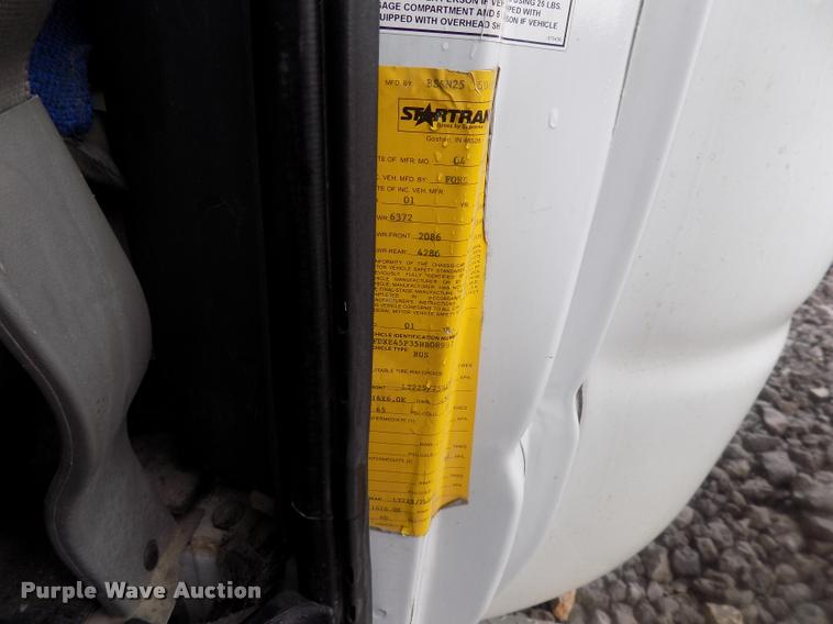 image for item DC4985 2005 Ford E450 Super Duty shuttle bus
