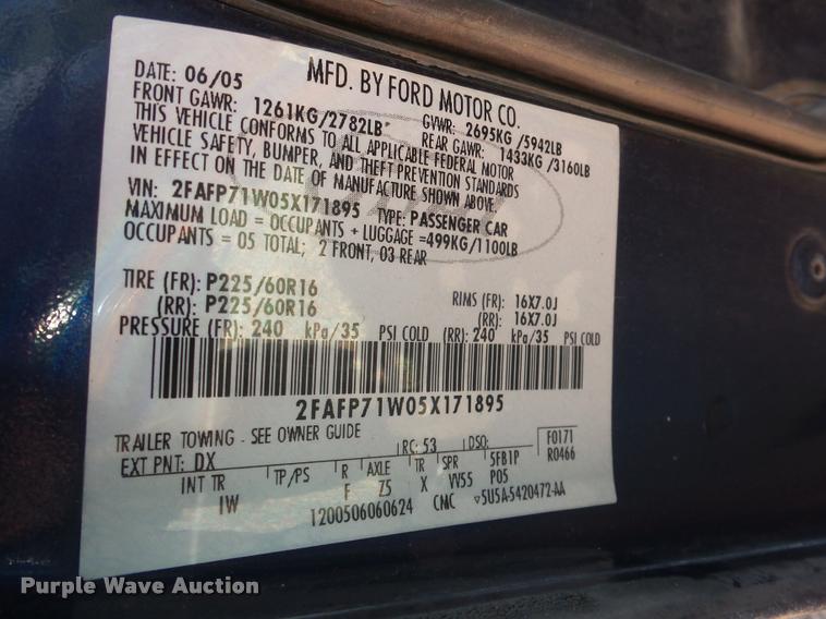 image for item DC5360 2005 Ford Crown Victoria