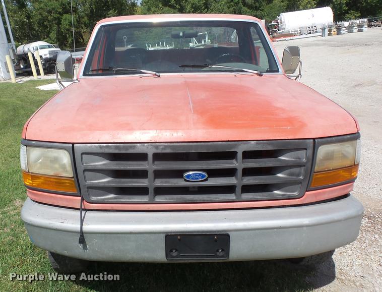 image for item DC5366 1993 Ford F250 Super Duty utility bed pickup truck