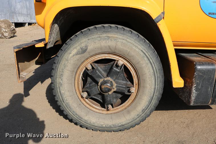 image for item DD0116 1987 Chevrolet C70 dump truck