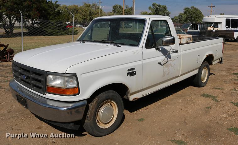 image for item DD0117 1992 Ford F150 pickup truck