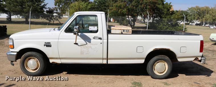 image for item DD0117 1992 Ford F150 pickup truck