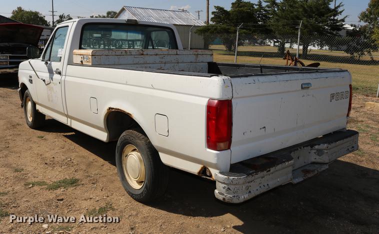 image for item DD0117 1992 Ford F150 pickup truck