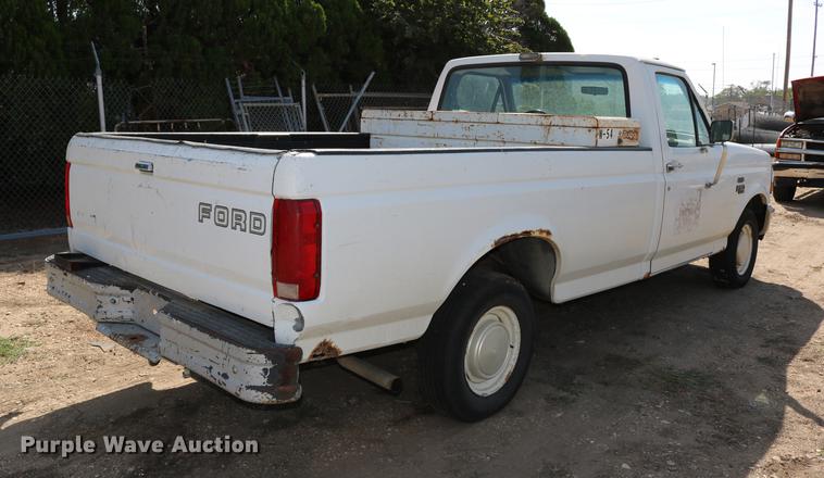 image for item DD0117 1992 Ford F150 pickup truck