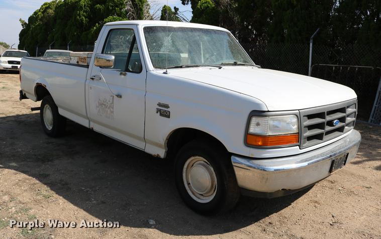 image for item DD0117 1992 Ford F150 pickup truck