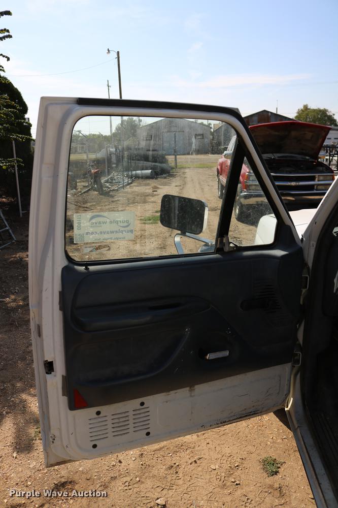 image for item DD0117 1992 Ford F150 pickup truck