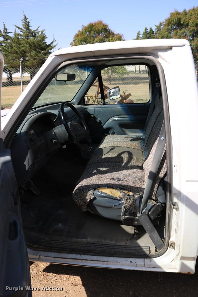 image for item DD0117 1992 Ford F150 pickup truck