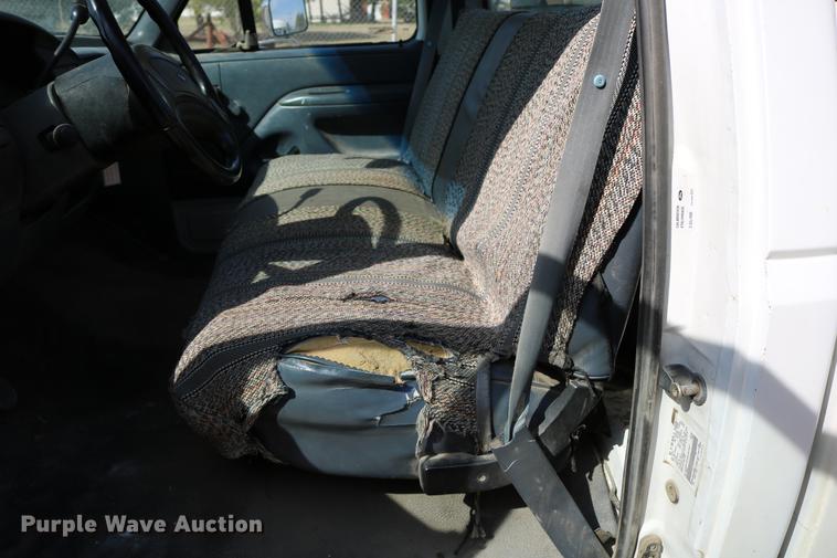 image for item DD0117 1992 Ford F150 pickup truck