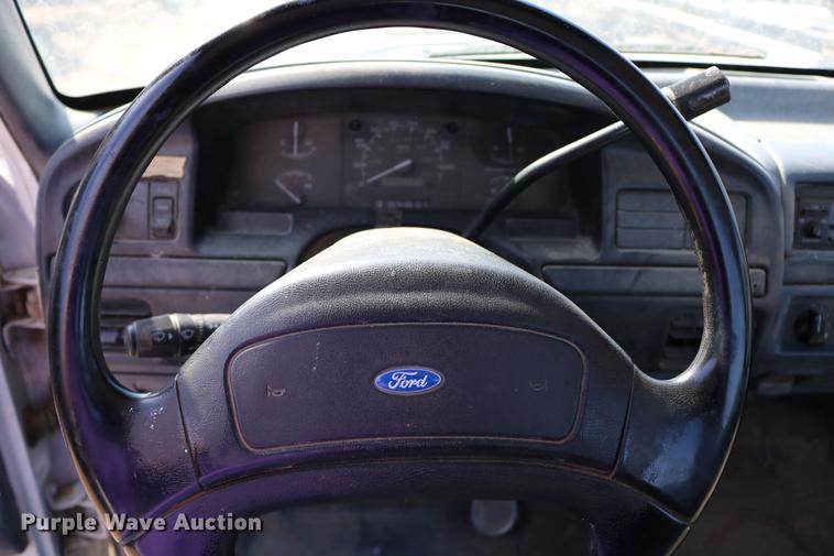 image for item DD0117 1992 Ford F150 pickup truck