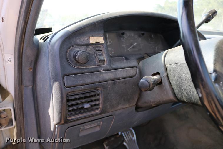 image for item DD0117 1992 Ford F150 pickup truck