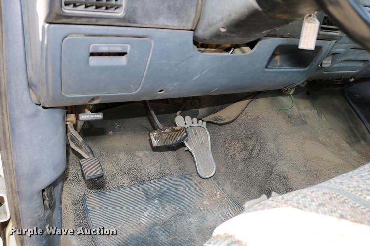 image for item DD0117 1992 Ford F150 pickup truck