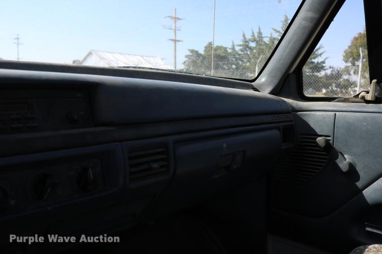 image for item DD0117 1992 Ford F150 pickup truck