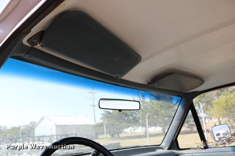 image for item DD0117 1992 Ford F150 pickup truck