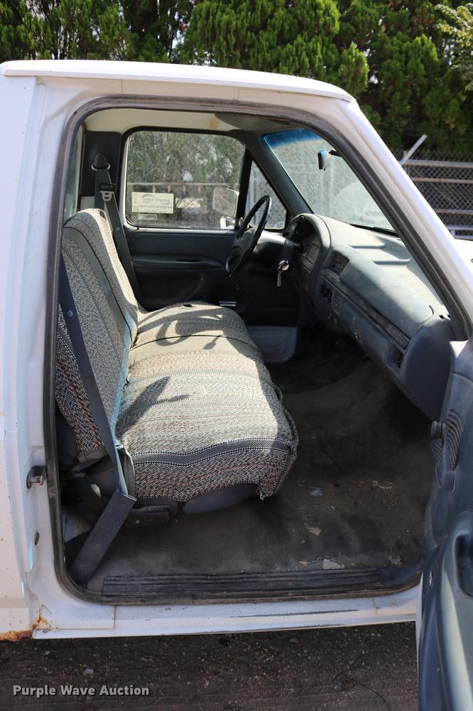 image for item DD0117 1992 Ford F150 pickup truck