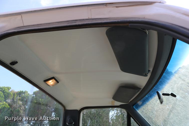 image for item DD0117 1992 Ford F150 pickup truck