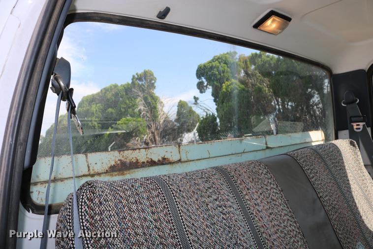 image for item DD0117 1992 Ford F150 pickup truck