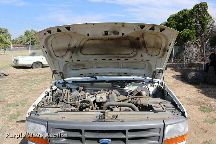 image for item DD0117 1992 Ford F150 pickup truck