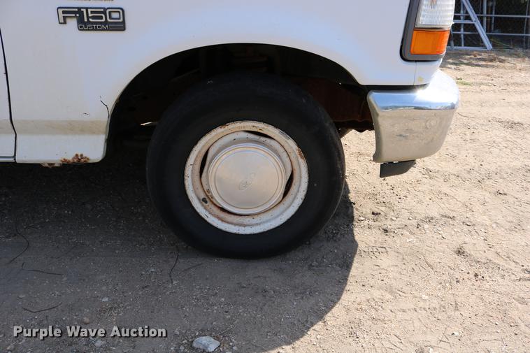 image for item DD0117 1992 Ford F150 pickup truck