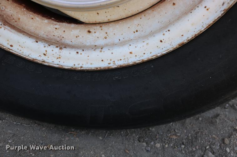 image for item DD0117 1992 Ford F150 pickup truck