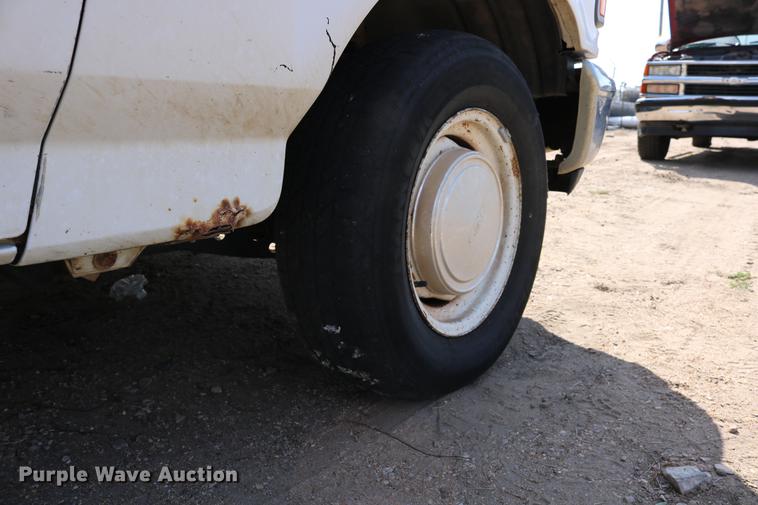 image for item DD0117 1992 Ford F150 pickup truck