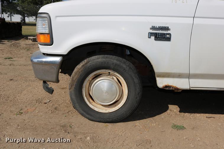 image for item DD0117 1992 Ford F150 pickup truck