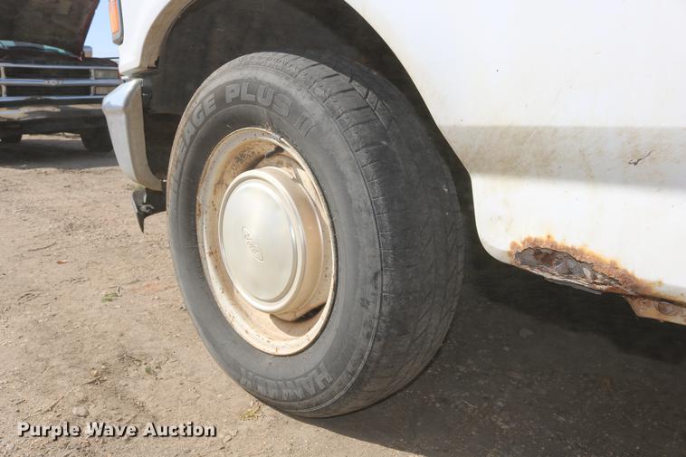 image for item DD0117 1992 Ford F150 pickup truck