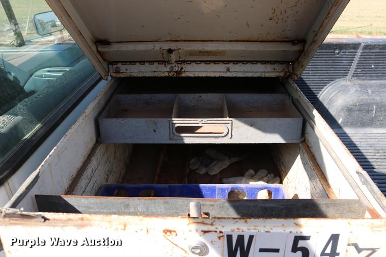 image for item DD0117 1992 Ford F150 pickup truck