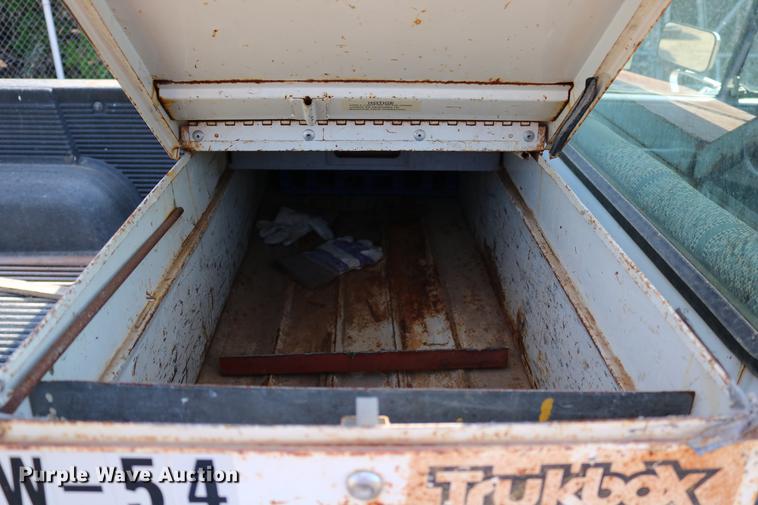 image for item DD0117 1992 Ford F150 pickup truck