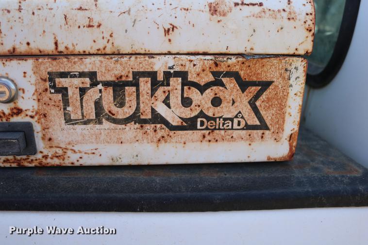 image for item DD0117 1992 Ford F150 pickup truck