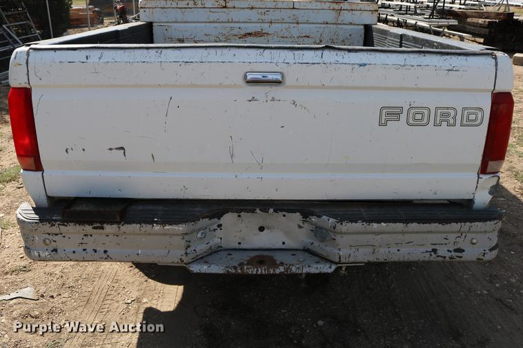 image for item DD0117 1992 Ford F150 pickup truck