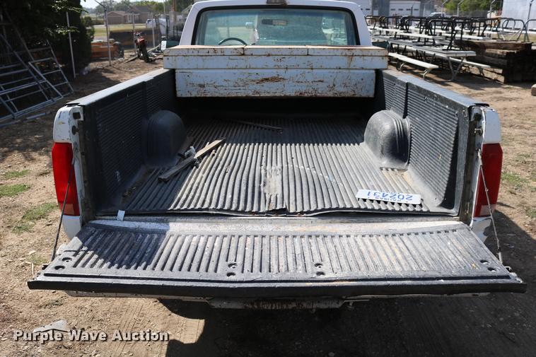 image for item DD0117 1992 Ford F150 pickup truck
