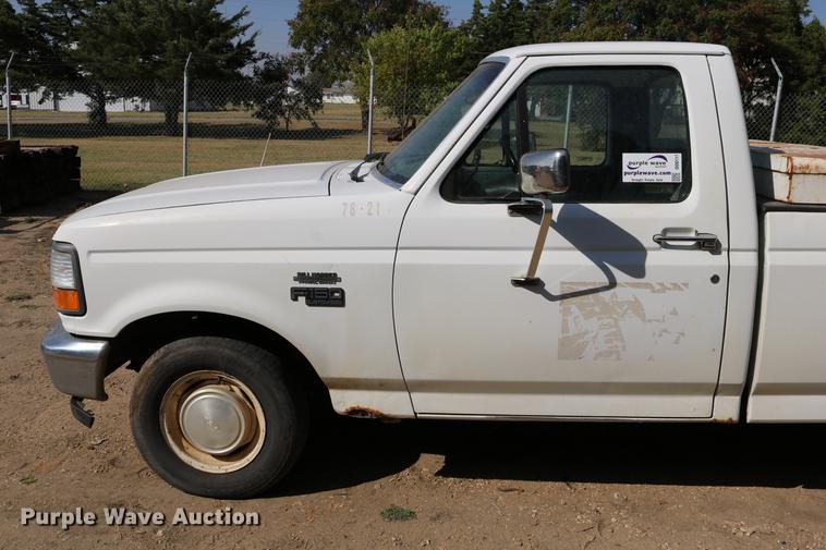 image for item DD0117 1992 Ford F150 pickup truck