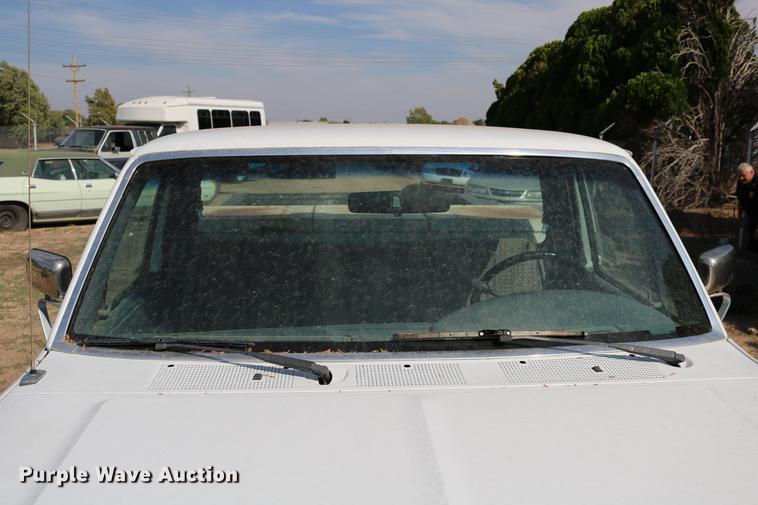 image for item DD0117 1992 Ford F150 pickup truck