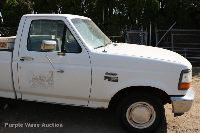 image for item DD0117 1992 Ford F150 pickup truck