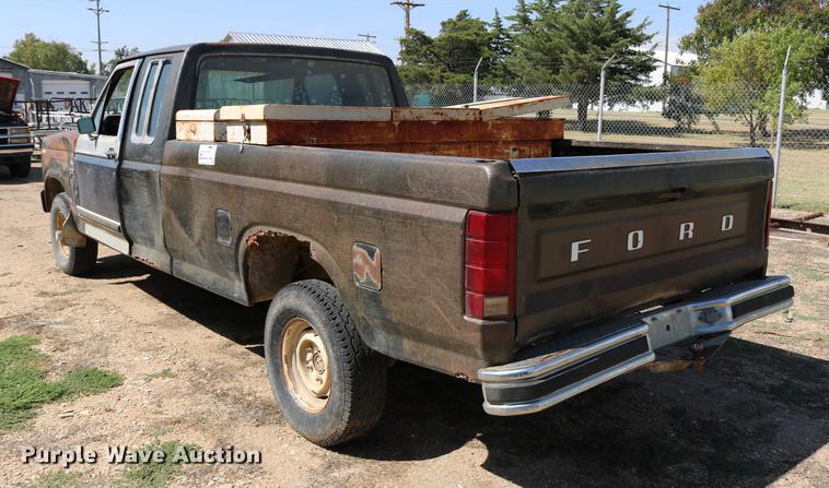 image for item DD0118 1984 Ford F150 SuperCab pickup truck