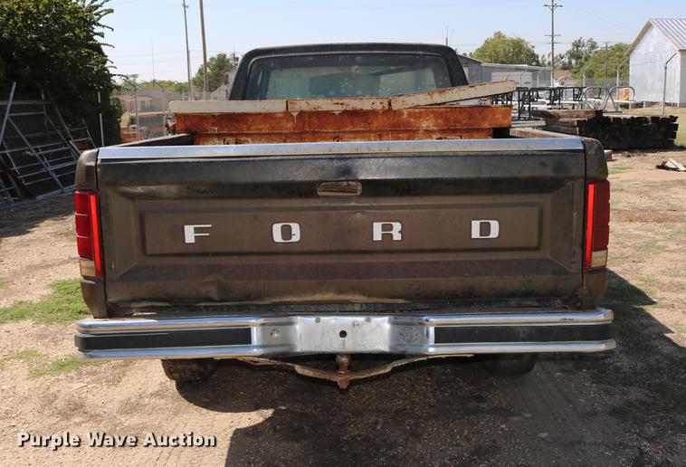 image for item DD0118 1984 Ford F150 SuperCab pickup truck