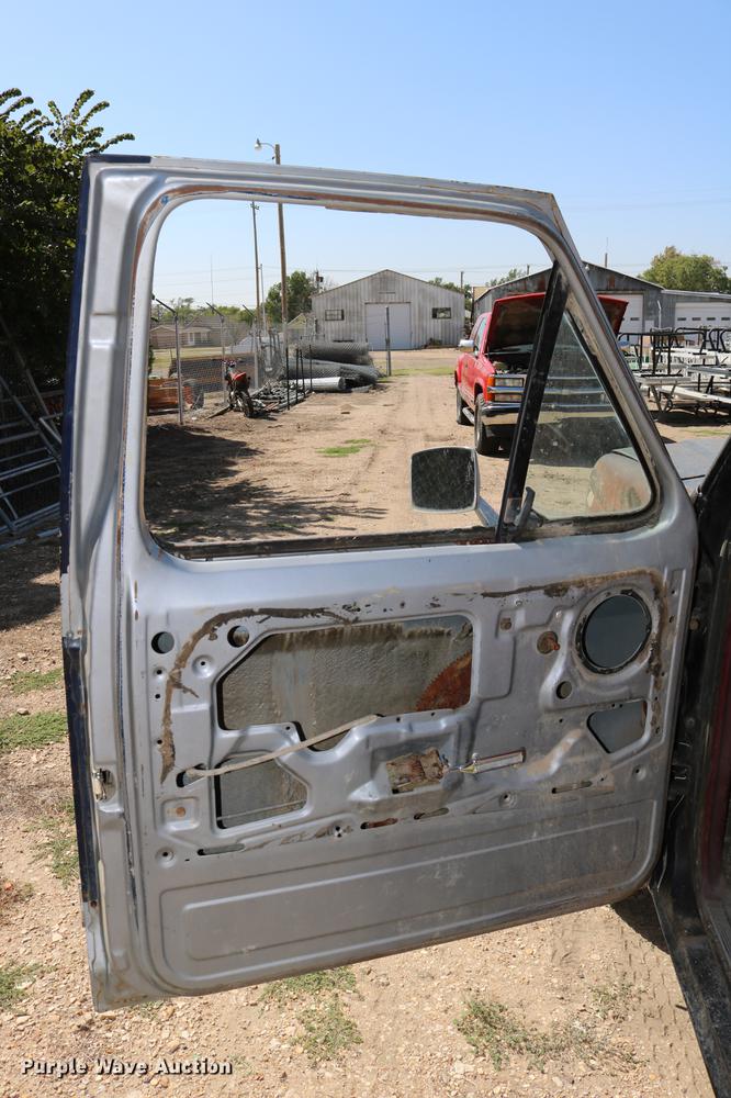 image for item DD0118 1984 Ford F150 SuperCab pickup truck